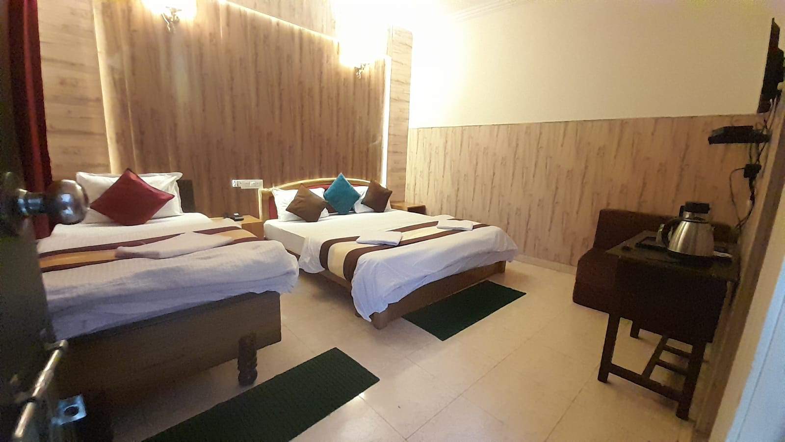 luxury hotel in Rudraprayag
