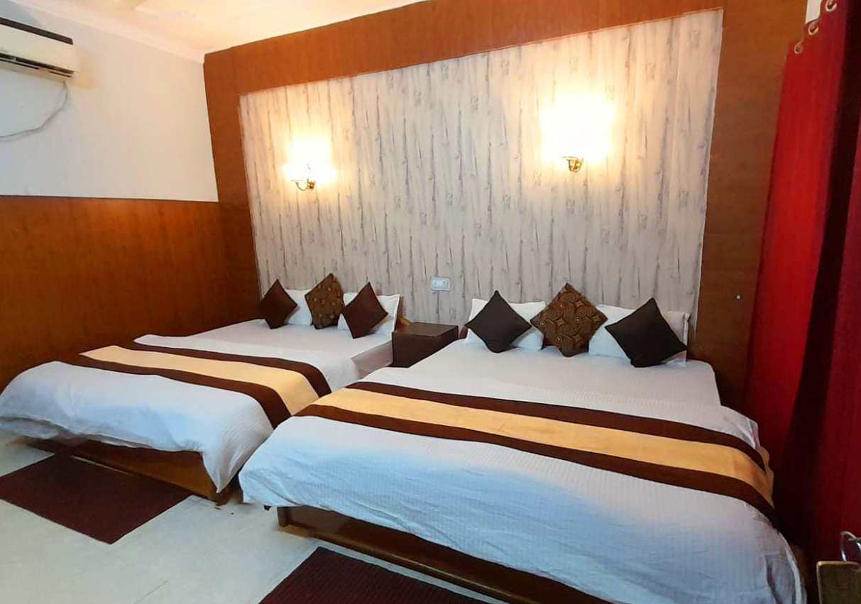 Hotels near Triyuginarayan